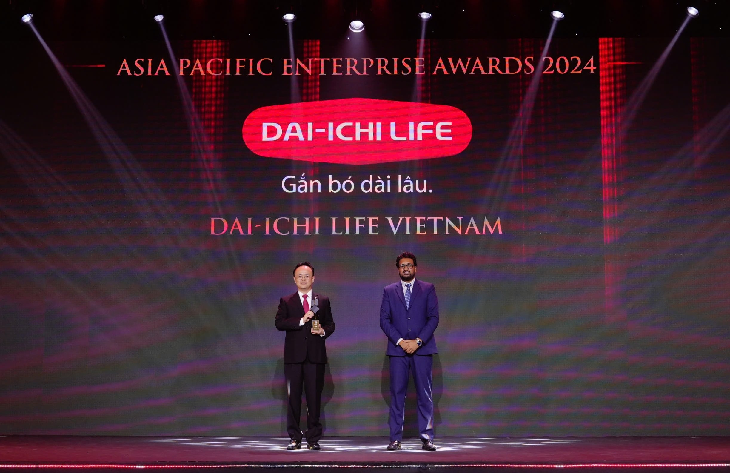 Dai-ichi Life Việt Nam liên tiếp 4 năm đạt 2 giải thưởng lớn tại Châu Á - Asia Pacific Enterprise Awards (APEA)